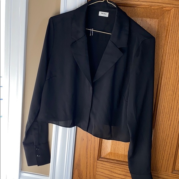 Aritzia Tops - Aritzia Talula Cropped Blouse in black